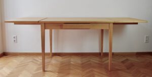 Tisch 78×110×80 cm (h×b×t) mit 2 Ansteckplatten à 50×80 cm, auch in den Größen 150×90 cm (b×t) und 180×90 cm (b×t) erhältlich